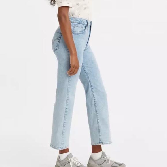 LEVI'S High waisted crop flare high rise light wash non distressed size 28 - Picture 2 of 13